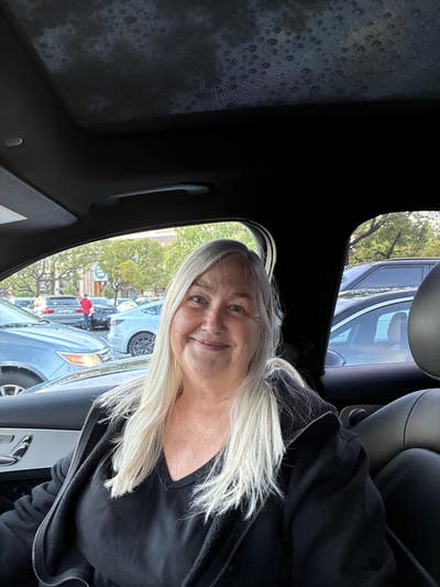 I am a professional female aged 59. I am look... Main Photo