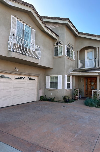 Nice cozy 2 stories 2004 home  Main Photo