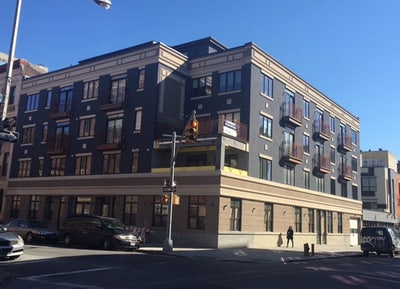 Williamsburg 2 Bed at great price.  Main Photo