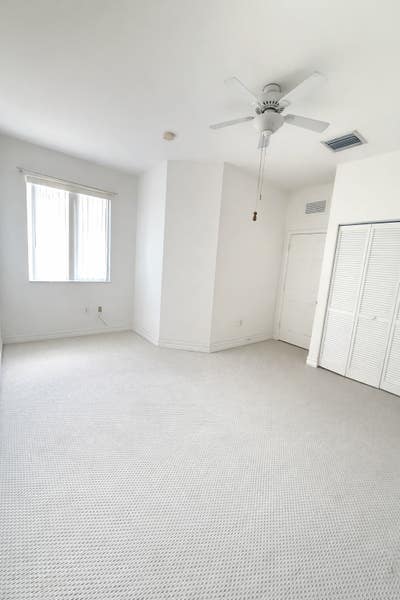 Room for rent / HOA Gated community / clean home  Main Photo