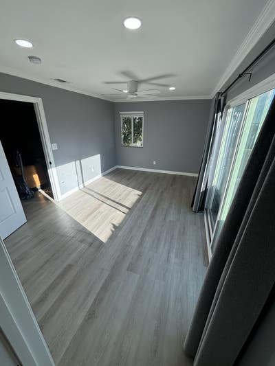 Large Private Bedroom/bathroom + Huge Balcony in E Main Photo