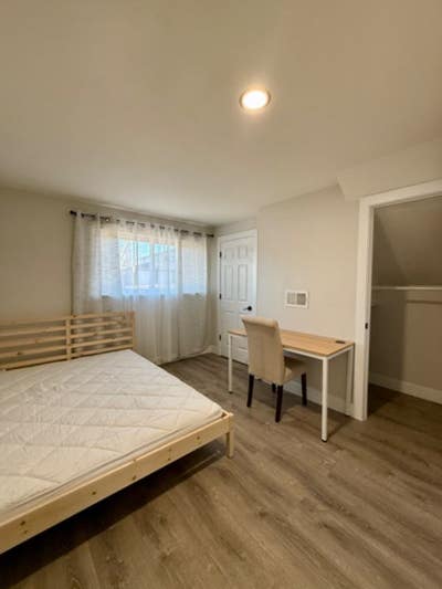 Fully Furnished Bedroom with Two Closets! Comfort Main Photo