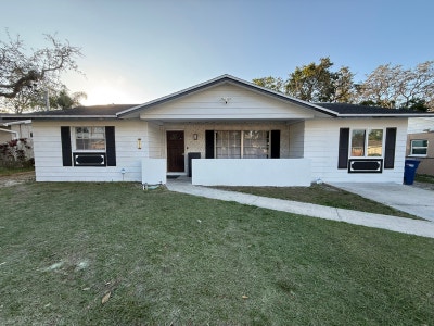 ROOM for rentnewly renovatedand 3 min drive from  Main Photo