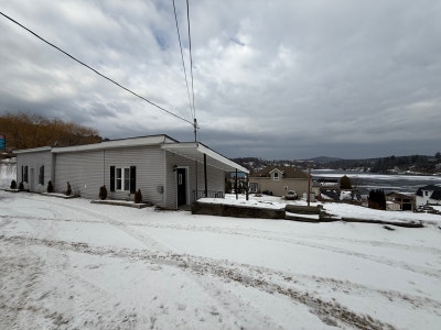 Large one BR apartment in lake winola with lake vi Main Photo