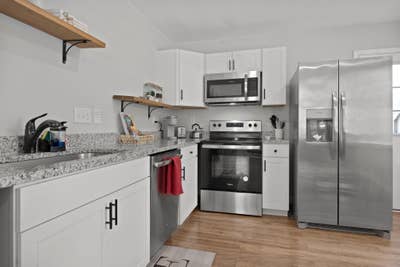 Cozy bedsClean, Spacious Main Photo