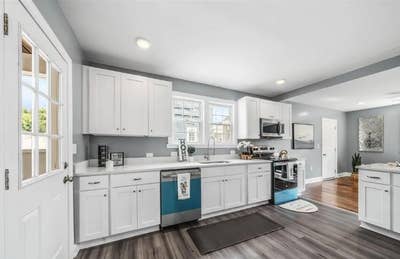 South Chesterfield Home, less than a minute walk t Main Photo