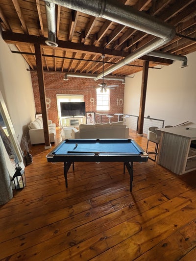 2 Level loft Main Photo