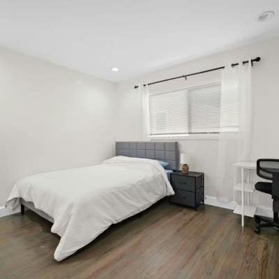 Free Standing Room in a Home Main Photo