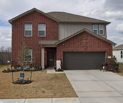 1 room available; quiet and peaceful home Main Photo