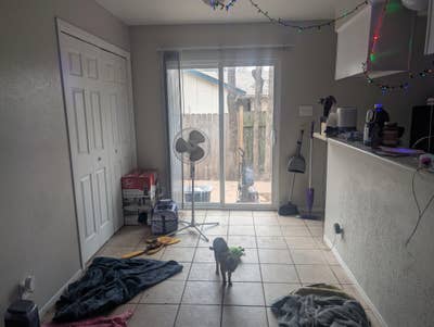 Looking for a roommate  Main Photo