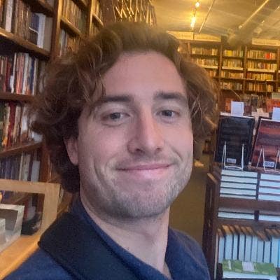 Professional Male seeks a small or large room Main Photo