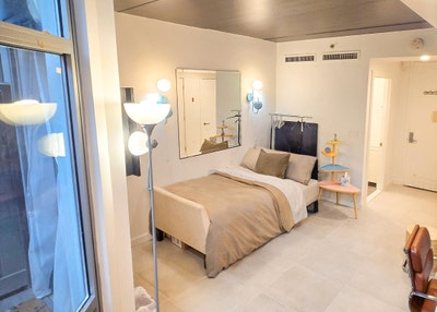 Furnished room w/courtyard, W/D & private entrance Main Photo