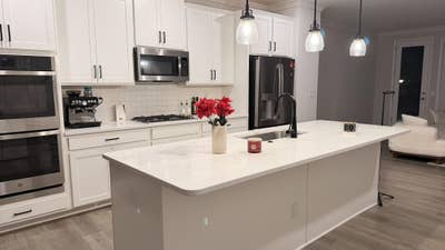 Room for rent in luxury townhome  Main Photo