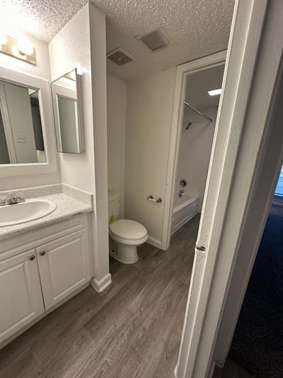 1 bedroom inside apartment  Main Photo