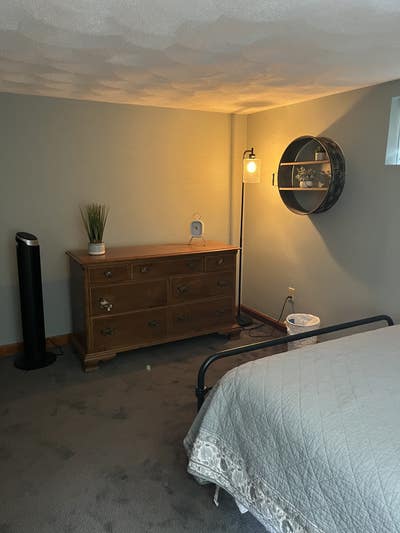 Looking for roommate. Furnished basement bedroom  Main Photo