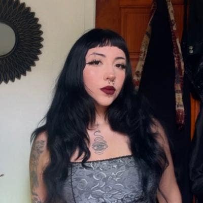 Professional Female seeks a small or large room Main Photo