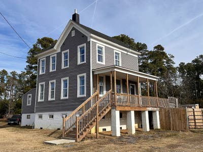 Relax by the beach Main Photo