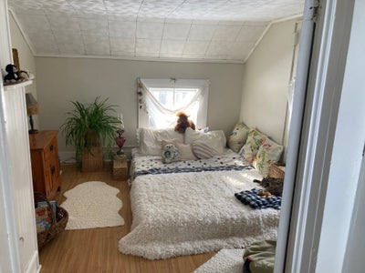 Sweet Cottage with a Room Available Main Photo