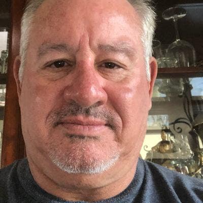 Professional Male seeks a small or large room Main Photo