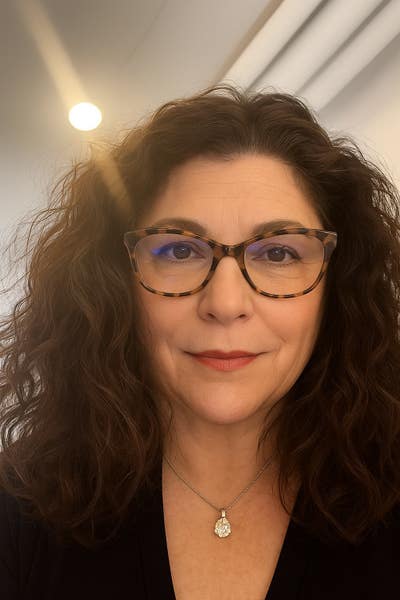 Responsible woman looking for room in LA Main Photo