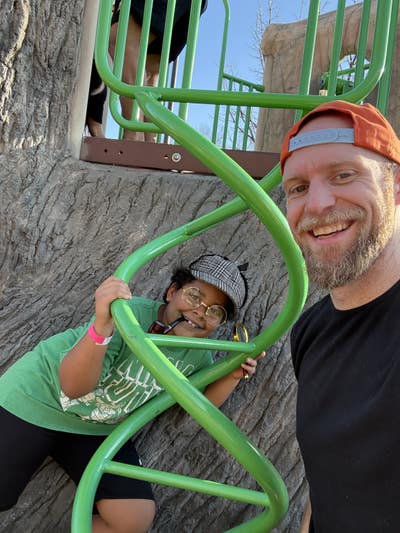 No drama dude with 2 sweetheart cats  Main Photo