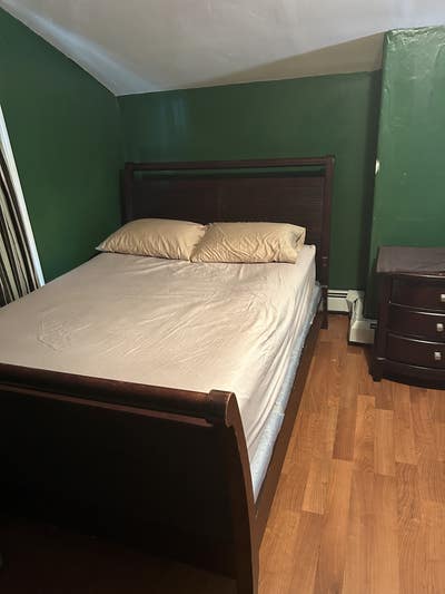 Queen size Furnished bedroom Main Photo