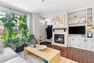 Modern 1 Bed Bath Condo in Minneapolis Main Photo