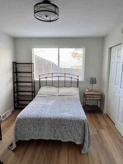 Beautiful Furnished Room for Rent in Remodeled Ho Main Photo