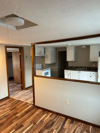 Spacious updated apartment Main Photo