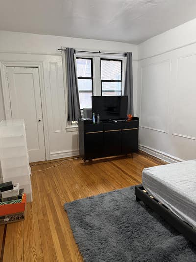 Big Room Near 7 train Main Photo