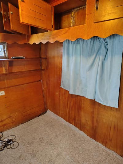 Cute funky travel trailer room, separate entrance. Main Photo