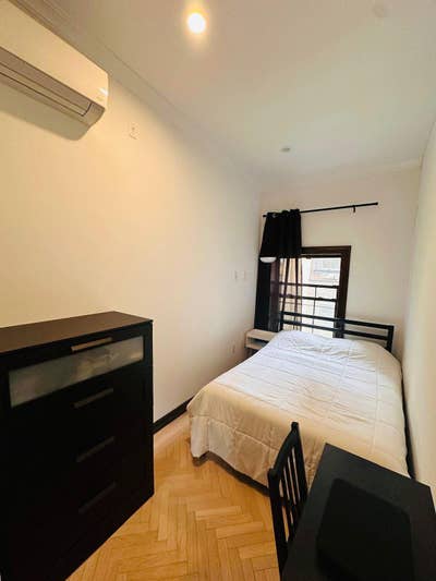 No Fee, Furnished Bedroom in Modern Midtown Bldg Main Photo