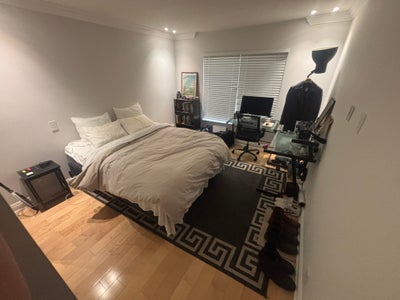 Room for Rent in a 3 bed 2 bath in Brentwood Main Photo