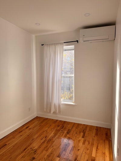 Cozy Room for Sublease in Crown Heights Main Photo
