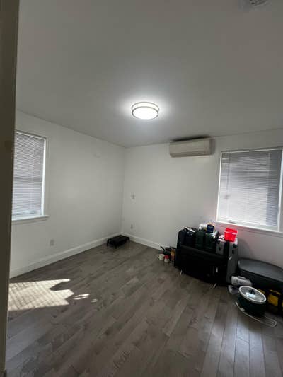 Room available for rent in a 4 bedroom apartment Main Photo