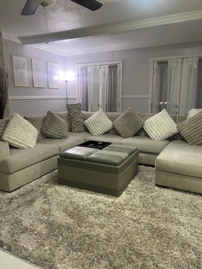 Bedroom w/Shared Bathroom  Main Photo