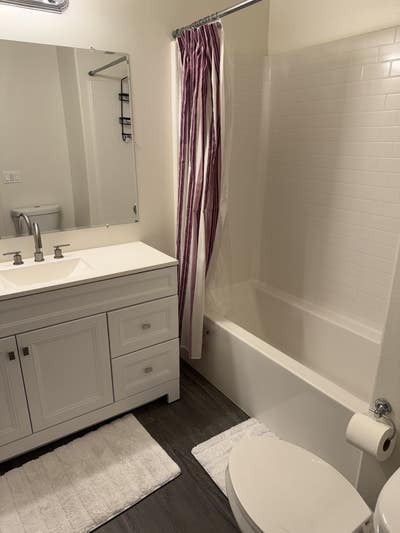 Spacious one bedroom with private bathroom Main Photo