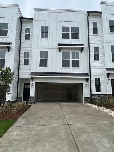 Spacious rooms in Concord Main Photo