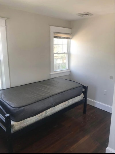 Room For Rent _Walking Distance To Downtown  Main Photo