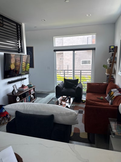 ISO Roommate in East Hollywood  Main Photo