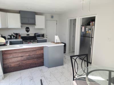 Room in hb Main Photo