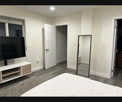 Spacious Bedroom with walk-in closet  Main Photo