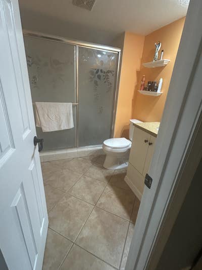 Move in ready condo Main Photo