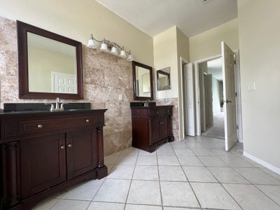 Female professional with good credit to occupy.  Main Photo