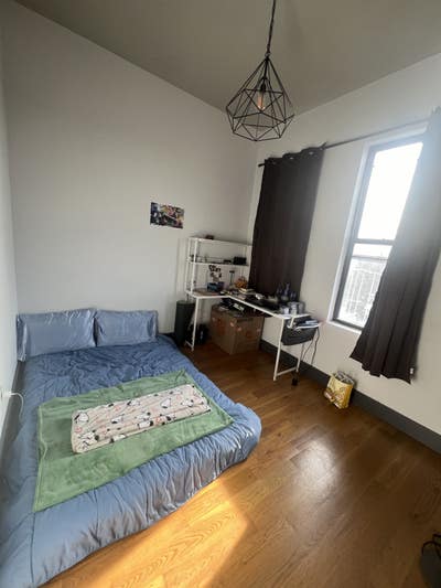 Large room in Ridgewood  Main Photo