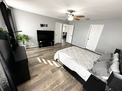 Luxury Master Suite w/ Attached Private Bathroom Main Photo