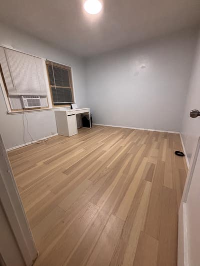  Female  pref  house  looking  for  room tenant Main Photo