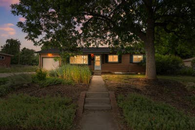 Bright Bedroom in 4 Bedroom 3 Bathroom House In G Main Photo