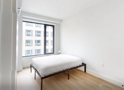 Luxury furnished large room in residence Main Photo