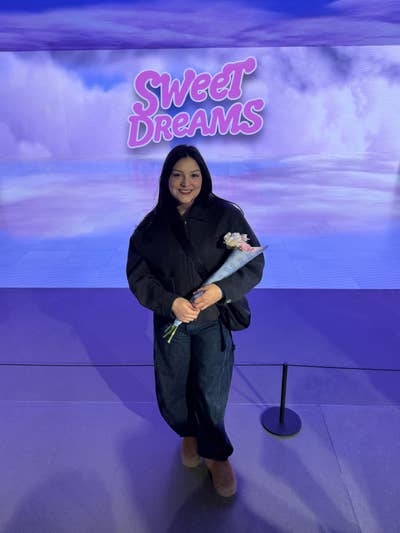 Looking for a room or roommates :) Main Photo